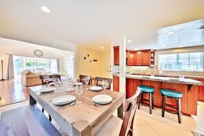 Interior - Steps To Windansea Beach/Family Friendly/A/C/Family Friendly (La Jolla)