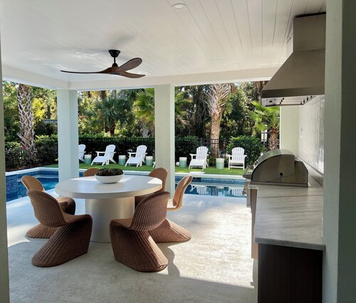 1 Barrier Beach, Pool, Close to Beach, Free Golf, Elevator, Pickleball