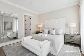 6 Schlafzimmer, Schreibtisch, Bügeleisen/Bügelbrett, kostenloses WLAN