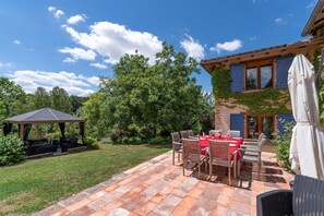 Outdoor dining - La Briqueterie - Five Bedroom Villa, Sleeps 10 (Rabastens)
