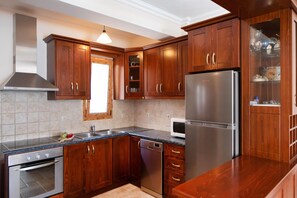 Fridge, microwave, dishwasher, coffee/tea maker