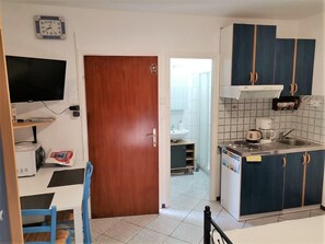 Kylskåp och mikrovågsugn