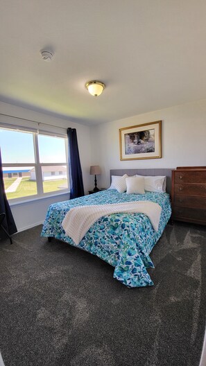 3 Schlafzimmer, Schreibtisch, Bügeleisen/Bügelbrett, Reisekinderbett