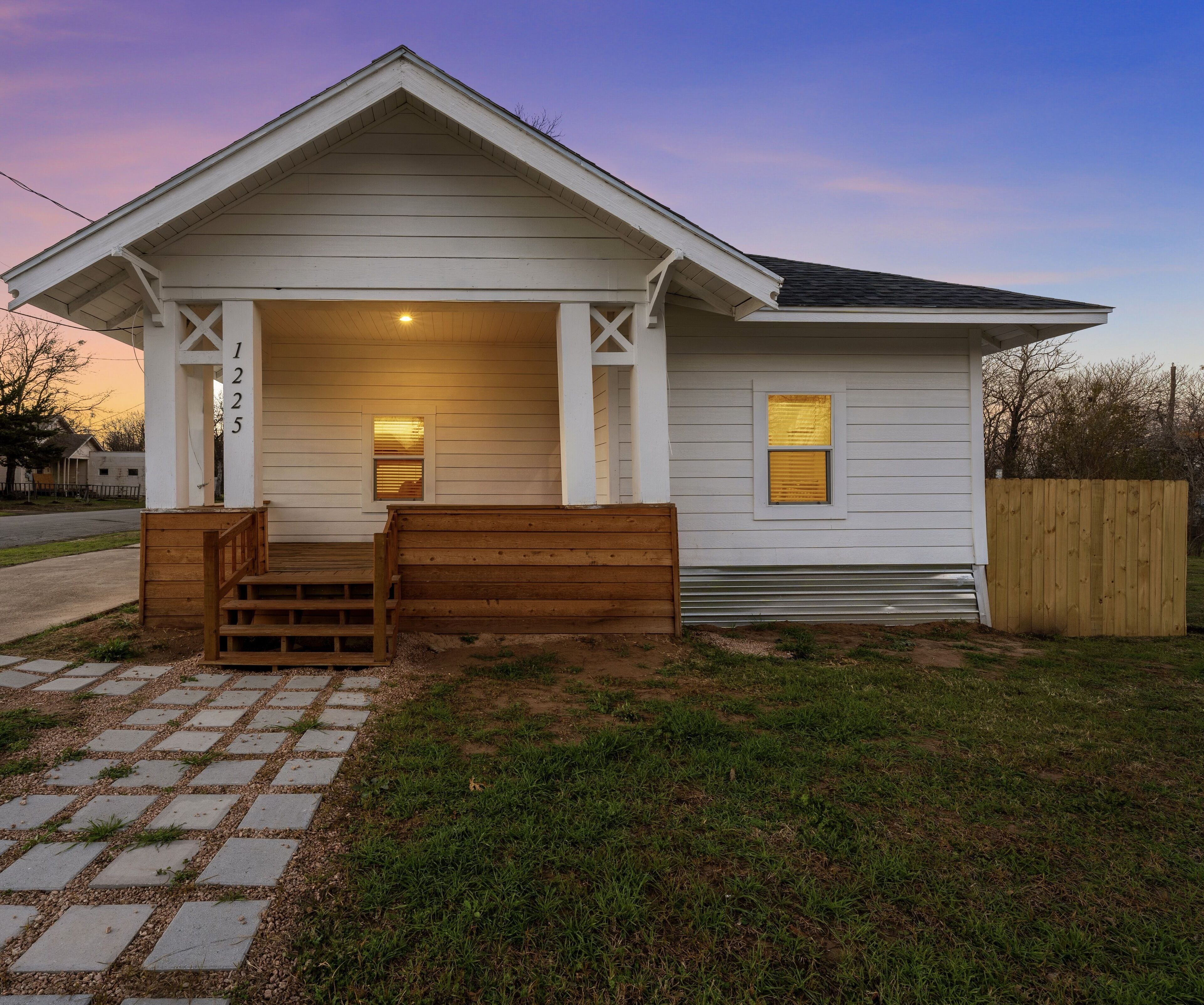 Fully renovated home located less than 10 minutes from Silos, and Downtown Waco.