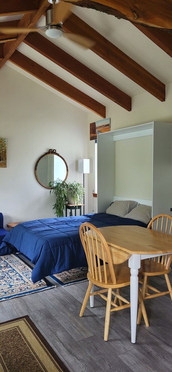 1 bedroom, desk, WiFi, bed sheets