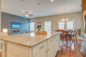Interior - Angel Oak Retreat – Elegant 3BR Johns Island Home, Near Beaches, Full Amenities (Charleston)