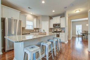 Fridge, microwave, oven, stovetop - Angel Oak Retreat – Elegant 3BR Johns Island Home, Near Beaches, Full Amenities (Charleston)