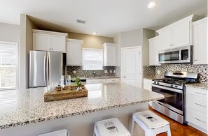 Fridge, microwave, oven, stovetop - Angel Oak Retreat – Elegant 3BR Johns Island Home, Near Beaches, Full Amenities (Charleston)