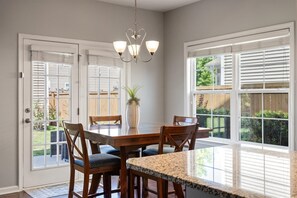 Dining - Angel Oak Retreat – Elegant 3BR Johns Island Home, Near Beaches, Full Amenities (Charleston)