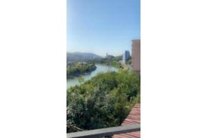 الإطلالة من المنشأة