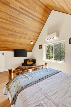 4 bedrooms, iron/ironing board, travel crib, free WiFi