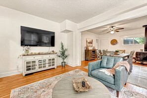 Casa, 4 habitaciones | Área de sala de estar
