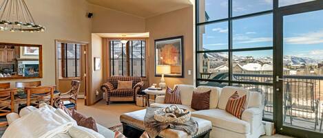 Condo, 3 Bedrooms | Living area