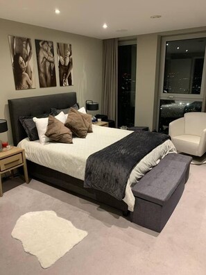 Apartment, 2 Queen Beds | 2 bedrooms, free WiFi, bed sheets - Charming 2-bed Apartment in London (London)