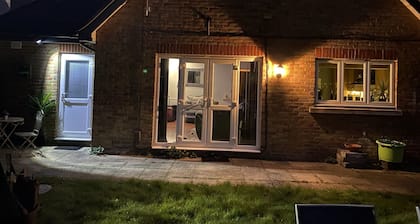 Beautiful 1-bed Studio in Uxbridge, London