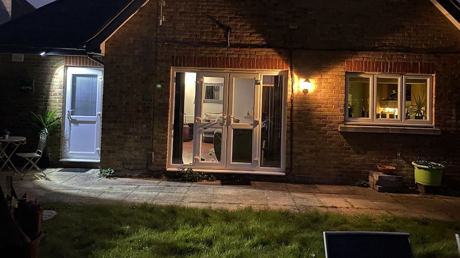 Beautiful 1-bed Studio in Uxbridge, London