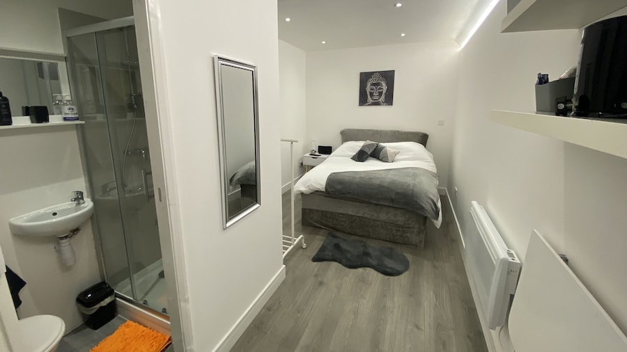 Beautiful 1-bed Studio in Uxbridge, London