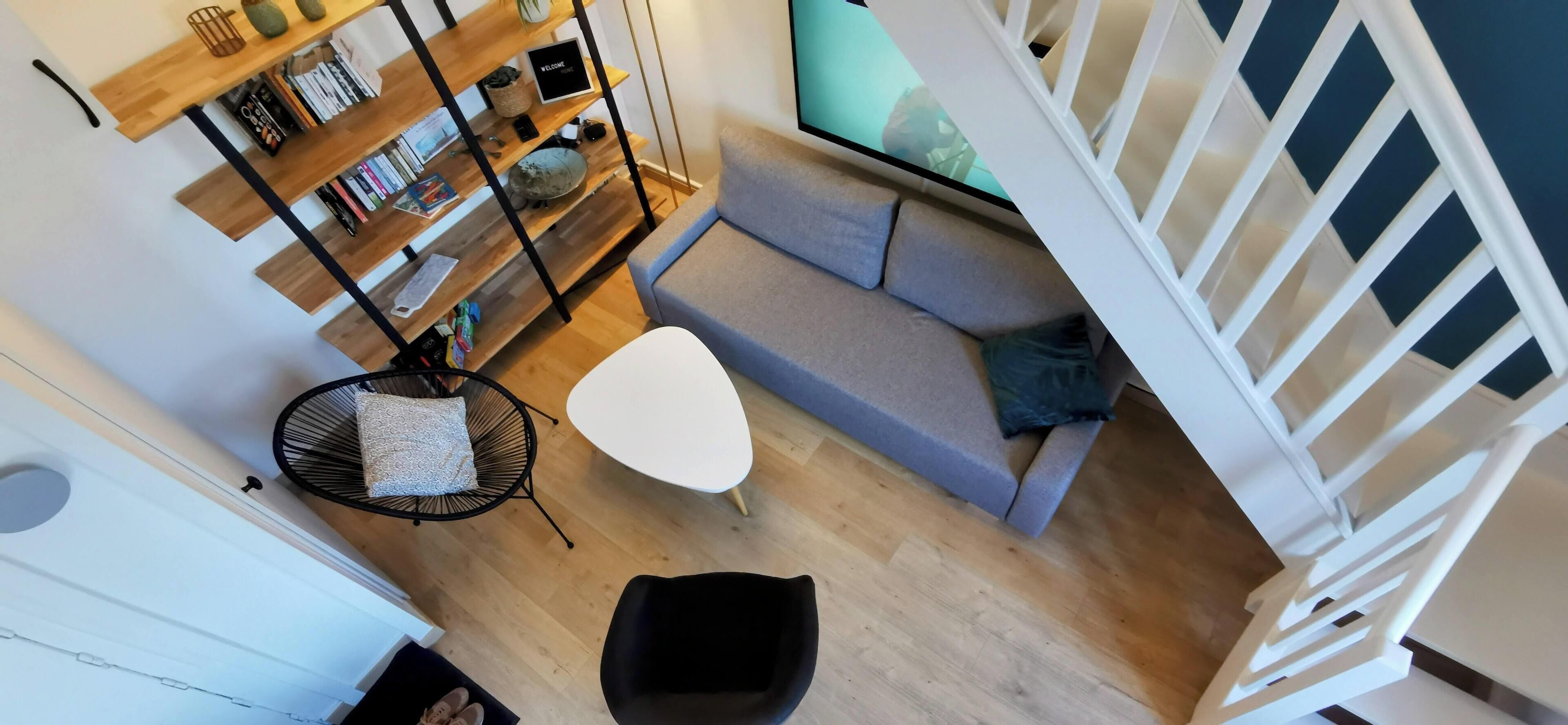 Télévision, livres, chaîne hi-fi