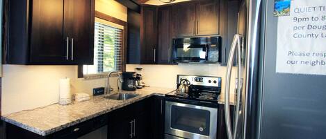 Condo, 3 habitaciones | Cocina privada | Refrigerador, cafetera y tetera y tostadora