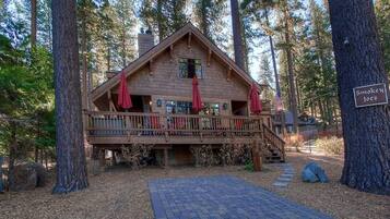 House, 5 Bedrooms | Exterior