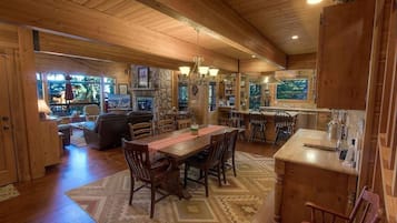 House, 5 Bedrooms | Interior