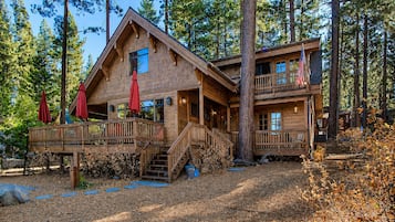 House, 5 Bedrooms | Exterior
