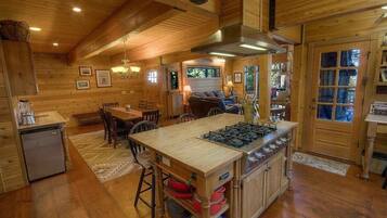 House, 5 Bedrooms | Interior