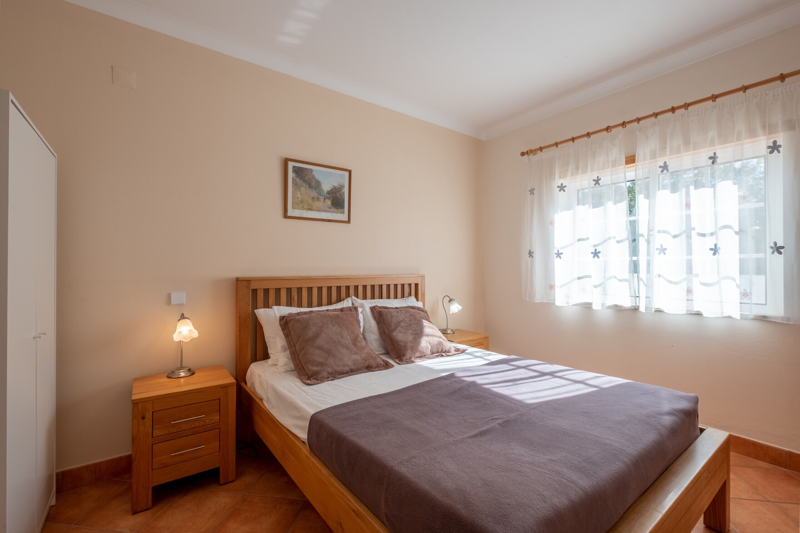 4 soverom, safe på rommet, strykejern/-brett og reiseseng for barn