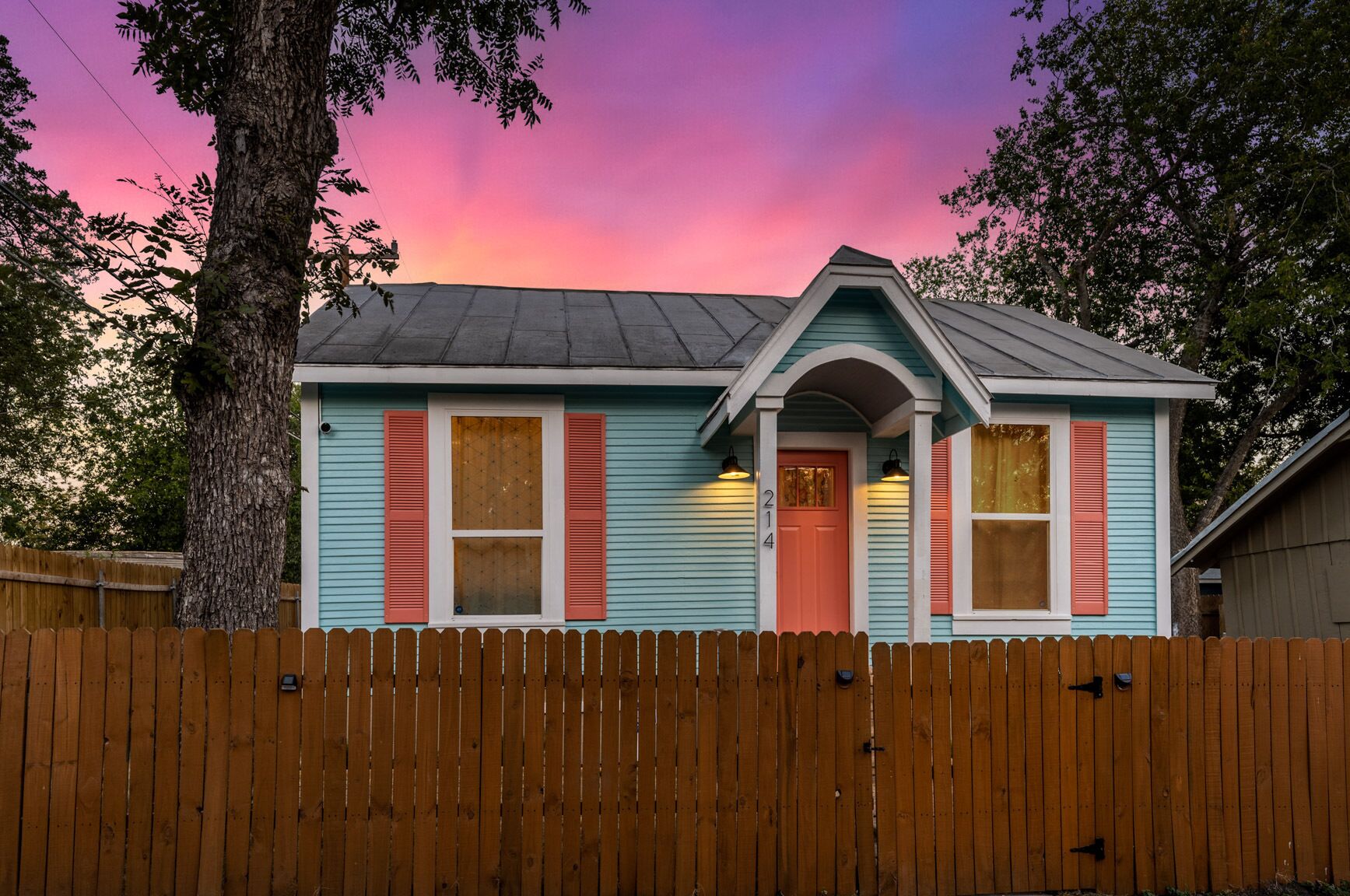 NEW! Charming Historic Bungalow with Modern Amenities! Close to Riverwalk