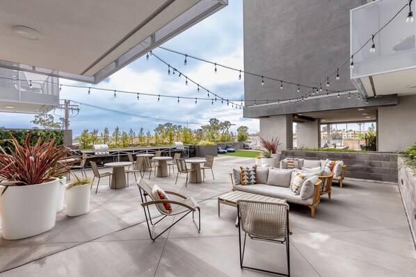 Outdoor dining - Eclectic : 65” TVs : Fast Wi-Fi : Parking : Pets : Bohemian (San Diego)