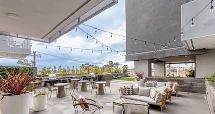 Eclectic : 65” TVs : Fast Wi-Fi : Parking : Pets : Bohemian