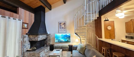 Condo, 3 Bedrooms | Living area