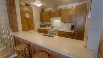 Condo, 3 Bedrooms | Private kitchen | Fridge, coffee/tea maker, toaster