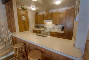 Refrigerador, cafetera/tetera, tostadora