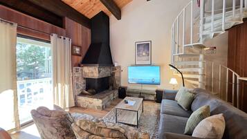 Condo, 3 Bedrooms | Living area