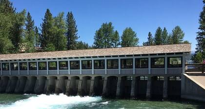 Spiral Staircase 4 Bedroom Home by RedAwning