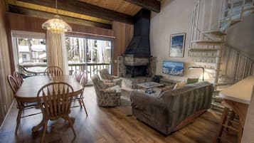 Condo, 3 Bedrooms | Living area