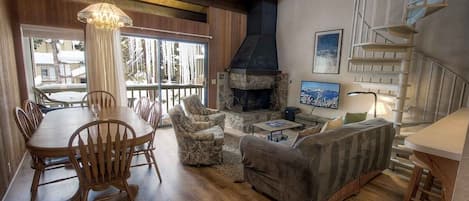 Condo, 3 Bedrooms | Living area