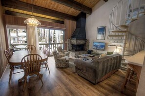 Condo, 3 phòng ngủ | Khu phòng khách