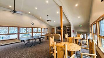 Kondominium, 4 kamar tidur | Tempat makan