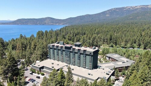 Tall Pines Retreat 4 Bedroom Condo by RedAwning