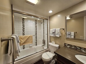 Condo, 4 Bedrooms | Bathroom | Towels