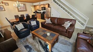 Condo, 4 phòng ngủ | Khu phòng khách