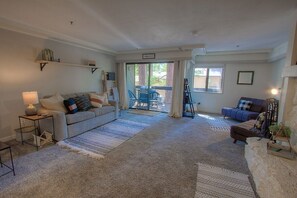 Condo, 1 Bedroom | Living area