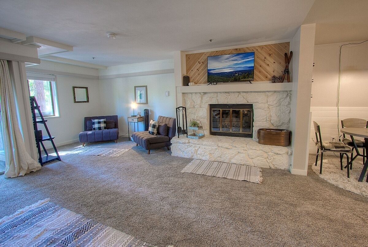 Condo, 1 Bedroom | Living area