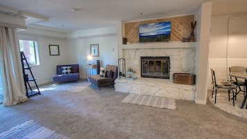 Condo, 1 Bedroom | Living area