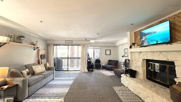 Condo, 1 Bedroom | Living area
