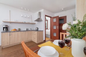 Oppvaskmaskin, kaffetrakter/tekoker og kjøkkenutstyr