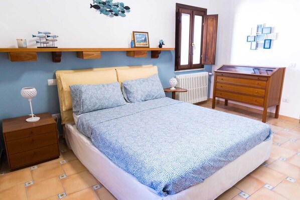 2 bedrooms, bed sheets