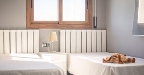 4 chambres, fer et planche Ă repasser, accĂšs Internet, draps fournis